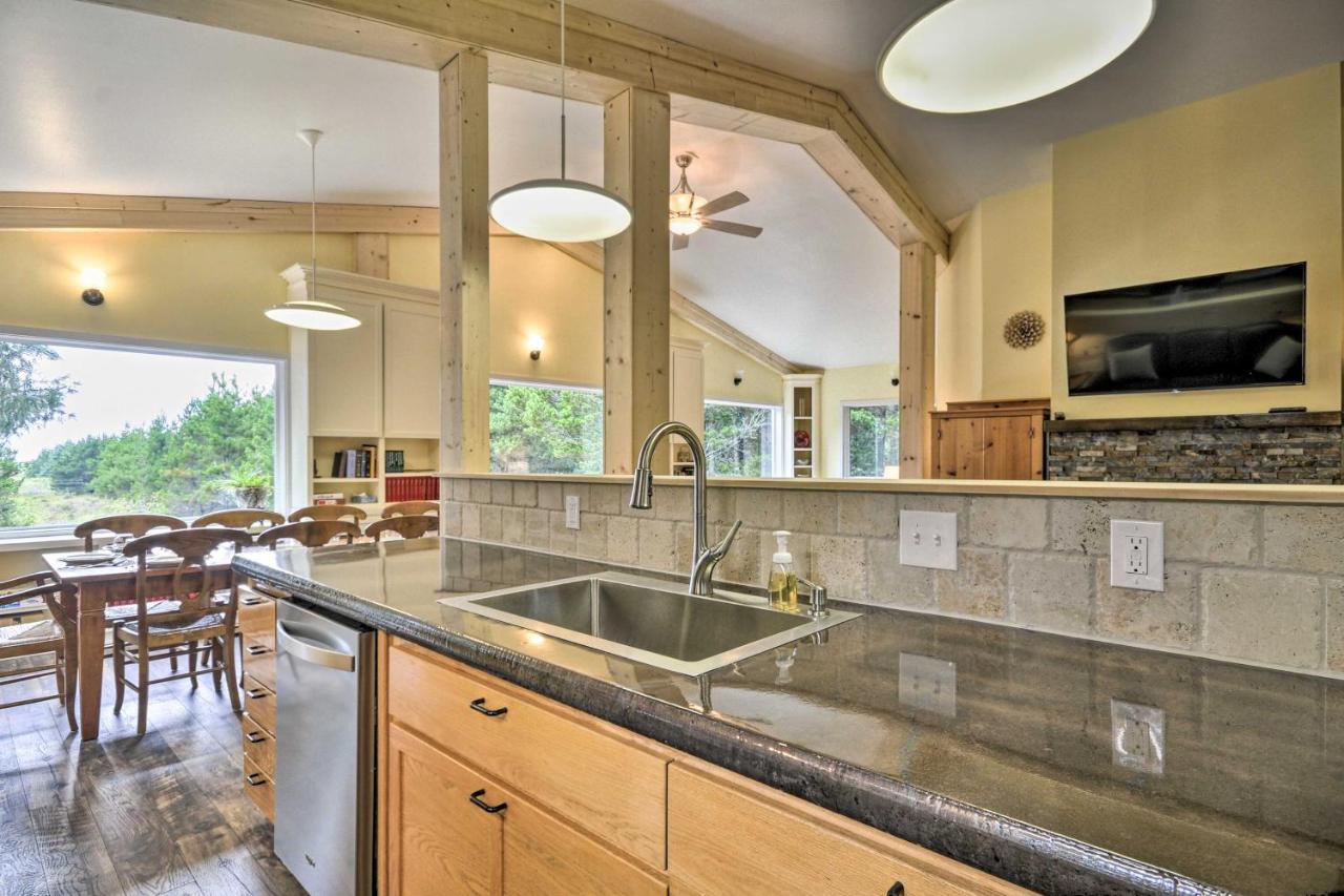 Oceanfront Retreat With Private Long Beach Access! 외부 사진